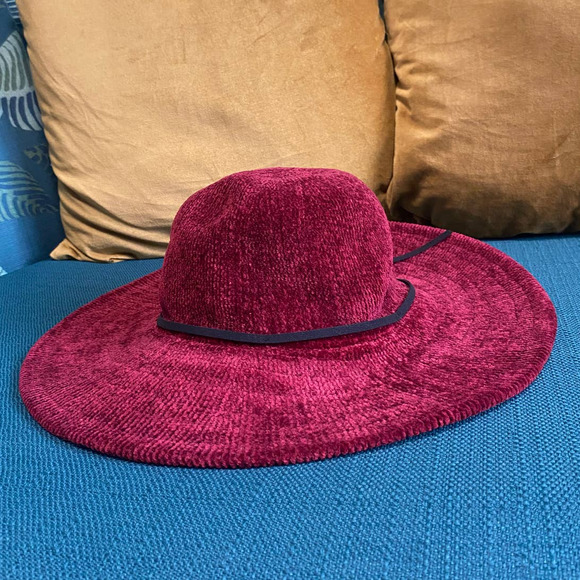 Marcus Adler New York Burgundy Chenille Packable One Size Hat - Picture 6 of 10